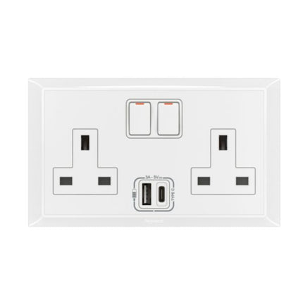 617644Legrandبيلانكو إس منفذ مقبس مفتاح ثنائي 13 أمبير USB أبيض