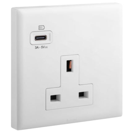 618030Legrandإيلو - مقبس معياري بريطاني 13A بدون مفتاح + USB C أبيض