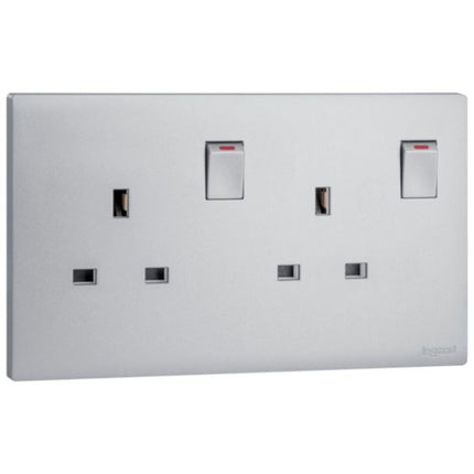 MEC32040SLLegrandمقبس أوبريا ثنائي القطب 13A معياري بريطاني مع طرفي أرضي فضي داكن