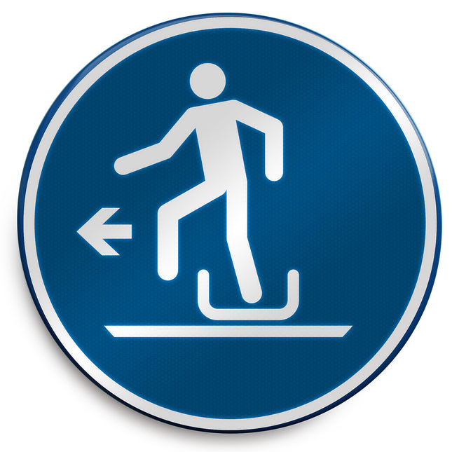 ISO Safety Sign  Alighting from toboggan to the left