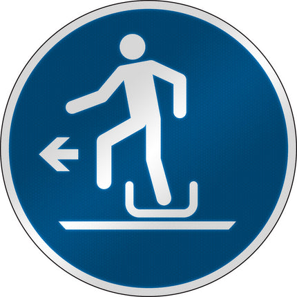 ISO Safety Sign  Alighting from toboggan to the left