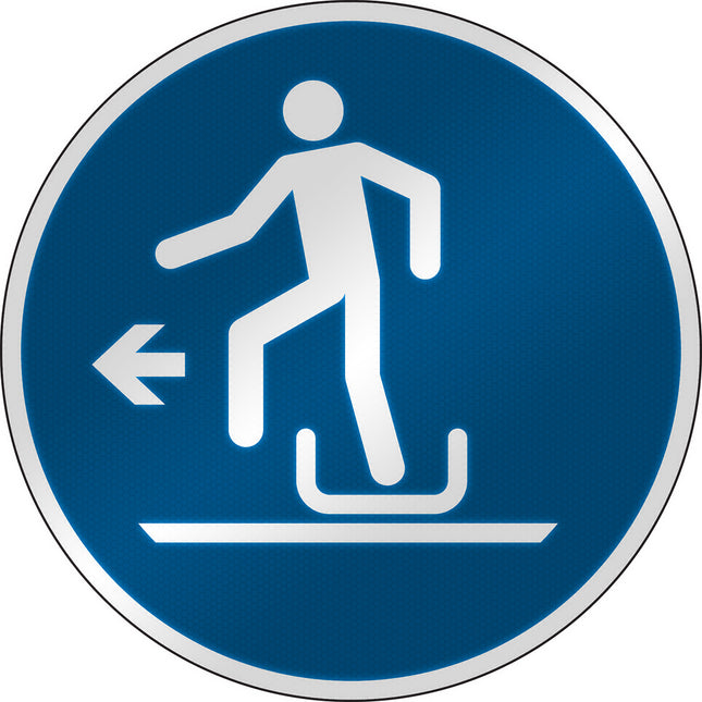 ISO Safety Sign  Alighting from toboggan to the left