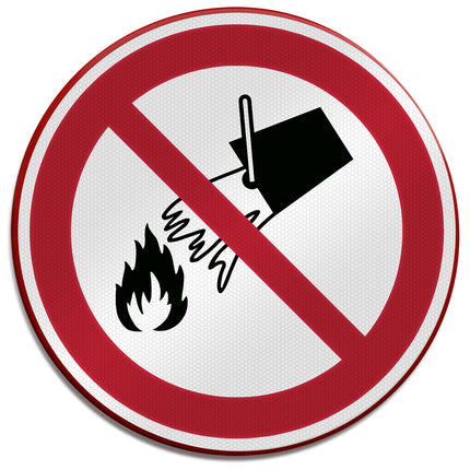 ISO Safety Sign  Do not extinguish with water