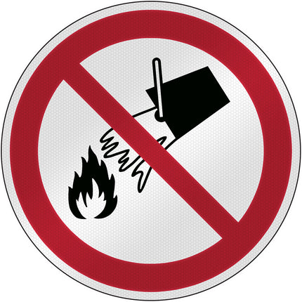 ISO Safety Sign  Do not extinguish with water