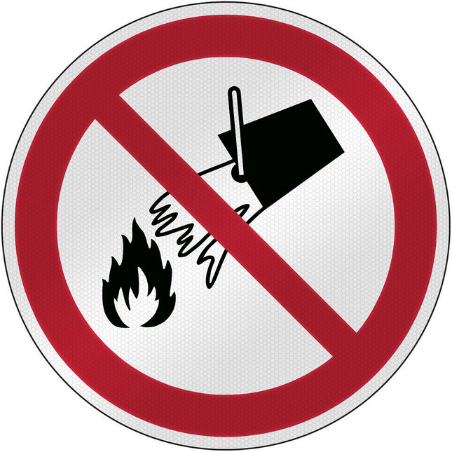 ISO Safety Sign  Do not extinguish with water