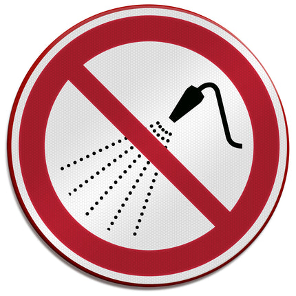 ISO Safety Sign  Do not spray with water