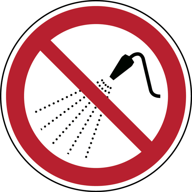 ISO Safety Sign  Do not spray with water