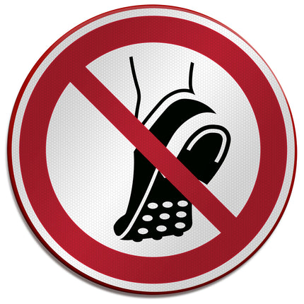 ISO Safety Sign  Do not wear metalstudded footwear