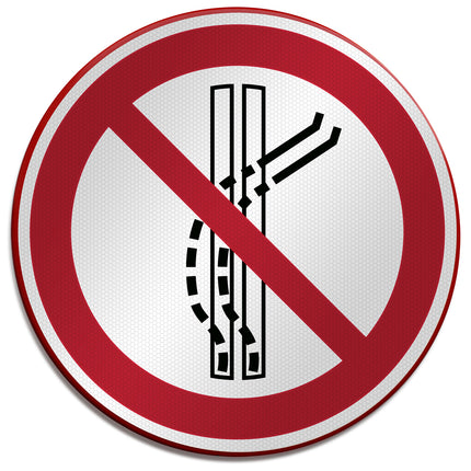 ISO Safety Sign  Do not leave the towtrack