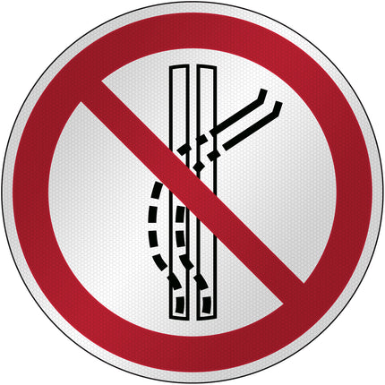 ISO Safety Sign  Do not leave the towtrack