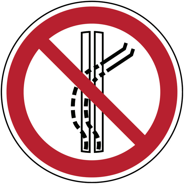 ISO Safety Sign  Do not leave the towtrack
