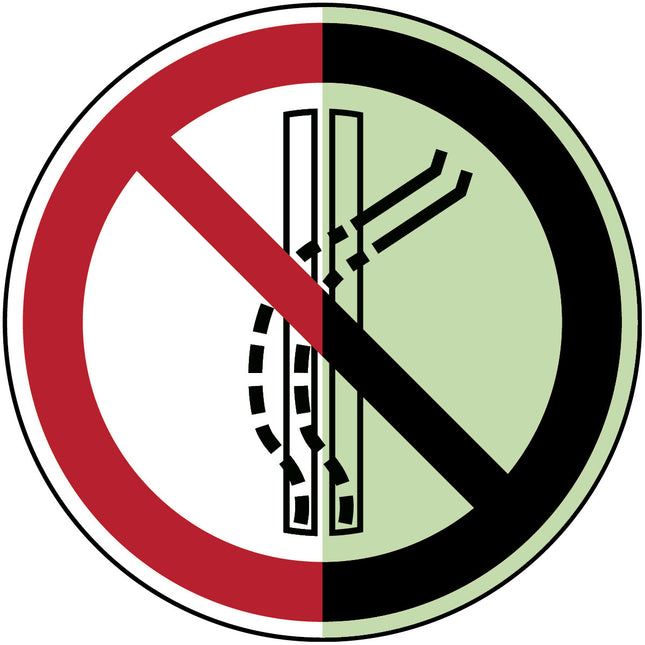 ISO Safety Sign  Do not leave the towtrack