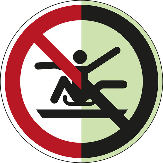 ISO Safety Sign  Do not stretch out of toboggan