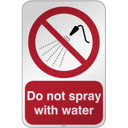 ISO Safety Sign  Do not spray with water