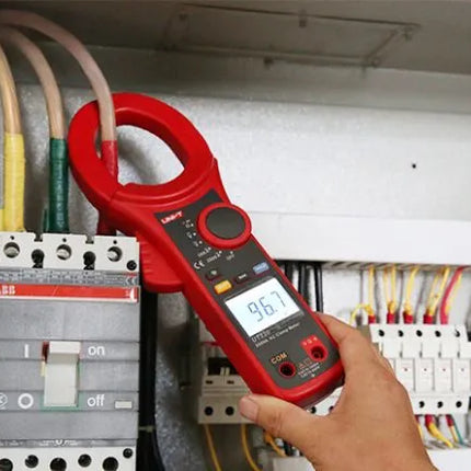 UNI T 2000A 750V Digital Clamp Meter | UT220