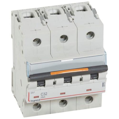 409784Legrandقاطع دائرة ليجراند DX3 ثلاثي الأقطاب 32 أمبير منحنى C