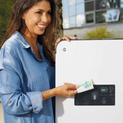 059053Legrandمجموعة تركيب حائط محطة الشحن المعدنية Green'up Premium