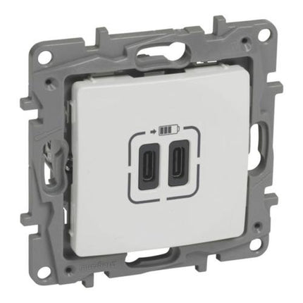 764595Legrandمنفذ شحن USB مزدوج من نوع C+C نيلوه بمودولين أبيض