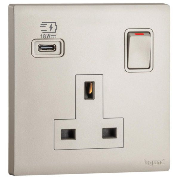 MEC33093CHLegrandأوبريا مقبس واحد معيار بريطاني 13A مع مفتاح وشاحن USB من النوع C 18W لون شامبانيا