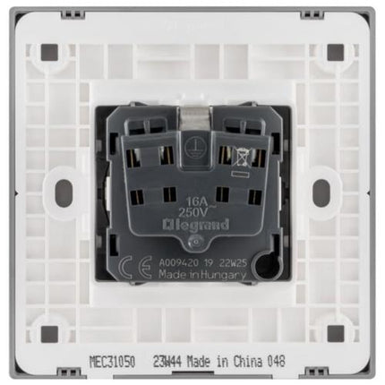 MEC31050SLLegrandمقبس ألماني أوبريا أحادي 16 أمبير قطبين مع التأريض فضي داكن