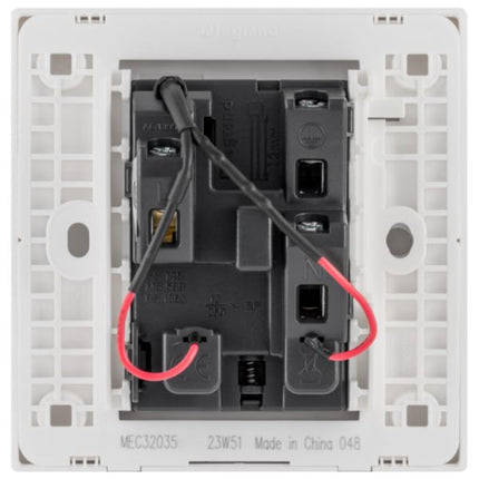 MEC32035CHLegrandمقبس كهربائي Obria بمفتاح واحد BS 13A مع LED شامبانيا