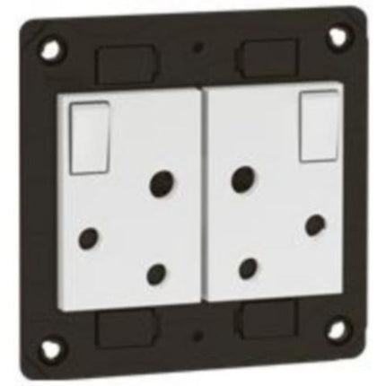 572022Legrandأرتيور مقبس مزدوج 16A 2x2P+E محمي أبيض