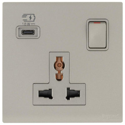 MEC33083CHLegrandأوبريا مقبس متعدد المعايير بقوة 16A مع شاحن USB Type C 18W لون شمبانيا