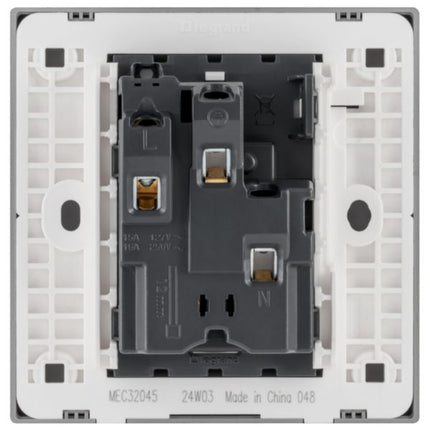 MEC32045WHLegrandمقبس أوبريا أحادي 16A متعدد المعايير مع مفتاح - أبيض غير لامع