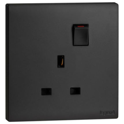 MEC32034BLLegrandمقبس أوبريا أحادي الفتحة BS 13A مع مفتاح - أسود مات