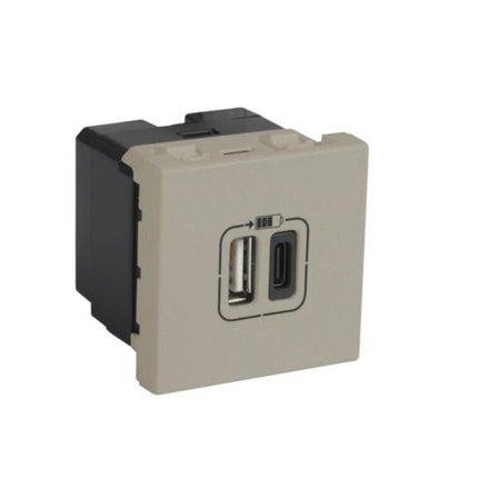 571077Legrandأرتيور مقبس شحن USB من النوع A والنوع C 3A 15W شامبانيا