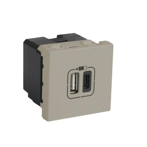 571077Legrandأرتيور مقبس شحن USB من النوع A والنوع C 3A 15W شامبانيا