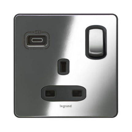 832273ALegrandمقبس Synergy من الفولاذ المقاوم للصدأ مع شاحن USB-C بقوة 18W