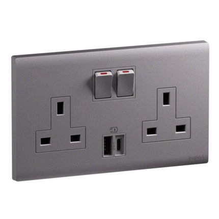 MEC33079SLLegrandأوبريا مقبس كهربائي ثنائي BS 13A مع USB A+C 27W فضي داكن