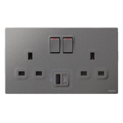 281136DSLegrandماليا سينسز مقبس تبديل معياري بريطاني ثنائي مع شواحن USB فضي داكن