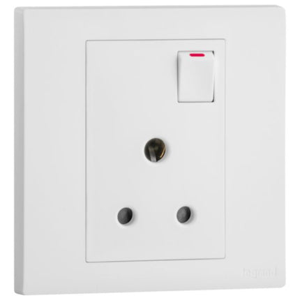 MEC32044WHLegrandمقبس أوبريا أحادي الفتحة معيار بريطاني 5 أمبير مع مفتاح أبيض مات