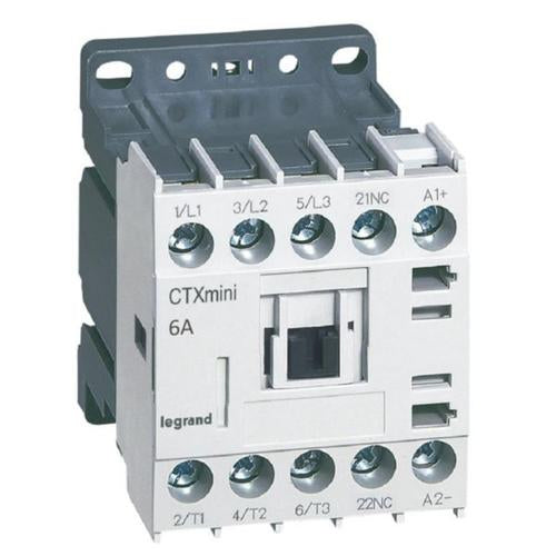 417011Legrandمقبس كهربائي CTX3 صغير ثلاثي الطور 6 أمبير 24 فولت تيار مباشر