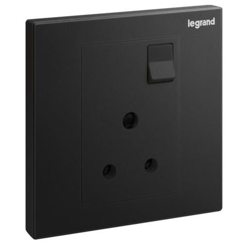 282438-CLegrandغاليون مقبس كهربائي موصول بمفتاح قياسي بريطاني أحادي بقوة 5 أمبير لون أسود مات