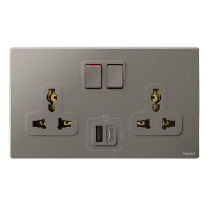 281138DSLegrandملليا سينسز - مقبس كهربائي متعدد المعايير بمنفذي USB شاحن 27W