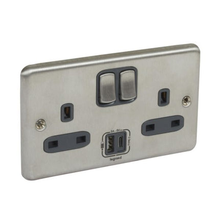 833079Legrandسينرجي أثينتيك مقبس جداري ثنائي مع شاحن USB نوع A وC 13A
