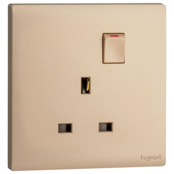 MEC32035RGLegrandمقبس Obria أحادي 13A معيار بريطاني مع مفتاح وإضاءة LED ذهبي وردي
