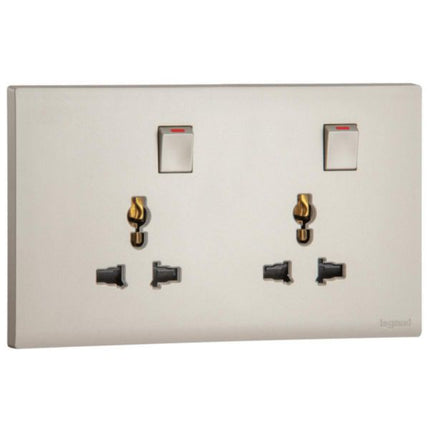 MEC32046CHLegrandمقبس أوبريا ثنائي المجموعة 16A متعدد المعايير مع مفتاح شمبانيا