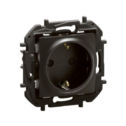 NP3120BKLegrandمنفذ نيلوه 2P+E SCH مع مصاريع أسود 16A 250V AC