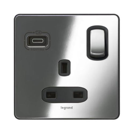 832273ALegrandمقبس Synergy من الفولاذ المقاوم للصدأ مع شاحن USB-C بقوة 18W