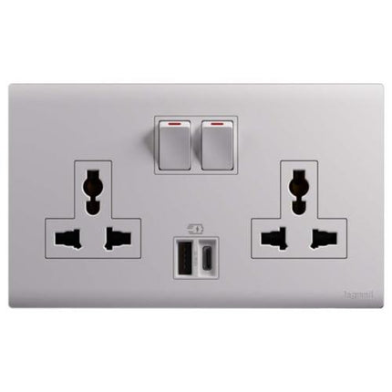 MEC33082WHLegrandمقبس أوبريا ثنائي 16A متعدد المعايير مع USB نوع A+C 15W أبيض غير لامع