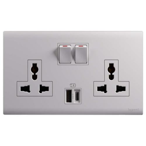 MEC33082WHLegrandمقبس أوبريا ثنائي 16A متعدد المعايير مع USB نوع A+C 15W أبيض غير لامع