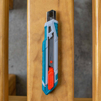 THT511816Total Toolsسكين بشفرة قابلة للانزلاق THT511816