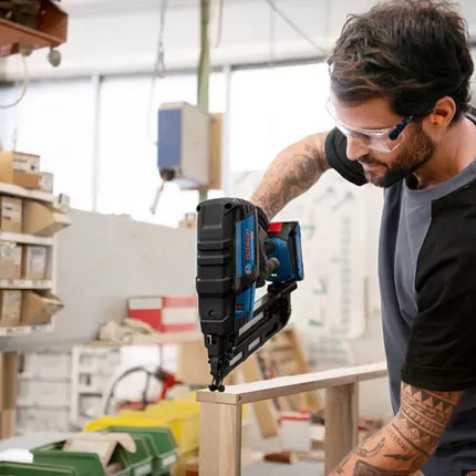 كابسة نجارية شحن بوش بدون بطارية | GNH 18V-64 M