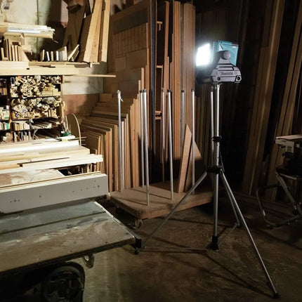 كشاف عمل لاسلكي ماكيتا 10000 لومن | ML009G