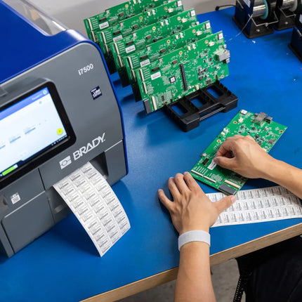 طابعة برادي i7500 الصناعية للملصقات بدقة 600 نقطة