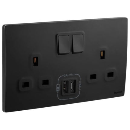 281136MBLegrandماليا سينسز مقبس كهربائي بريطاني معياري ثنائي 13 أمبير مع شاحن USB
